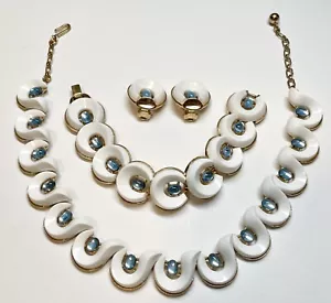 Set Parure Vintage Corona Trifari Anni 50 Lucite e Blu Cabochon Santa Anita Firmato - Foto 1 di 13