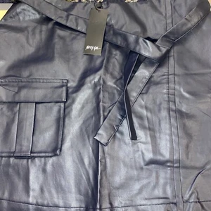 Nasty Gal Collection Women’s Navy Faux Leather & Wrap Mini Skirt Size US 10 NWT - Picture 1 of 10