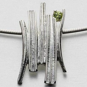 Ola Gorie Silver Woodwick 16" Pendant Wire Green Peridot Boxed or 18" Chain - Picture 1 of 1