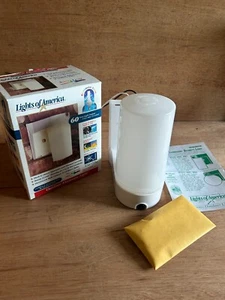 Outdoor Light White Compact Electric Fluorescent Plastic Cheapie Lights America - Picture 1 of 23