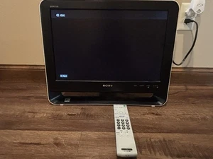 Sony Bravia 19" LCD HDTV KDL-19M4000 Tested Working White With Remote Excellent - Picture 1 of 8