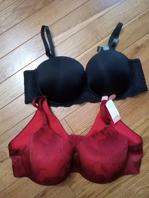 Lote de 2 Sujetadores Torrid, Cacique Negro y Rojo Ligeramente Forrados Cobertura Completa y Sin Tirantes Foto 1 de 4