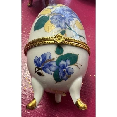 CAJA BARATIJA Porcelana Blanca Forma Huevo Patas Diseño Dorado con Centro Azul Bebé‎ Foto 1 de 4