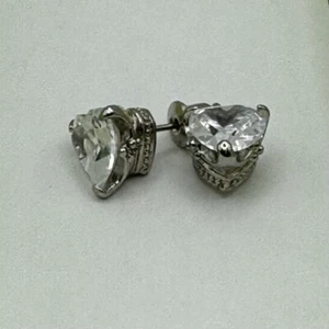 8mm Heart shaped Stud earrings - Made with Swarovski® crystals - (#45) - Picture 1 of 6