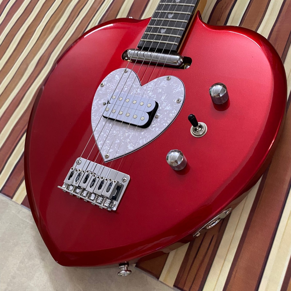 【レア】ハート型 Daisy Rock Heart Breaker Daisy Rock Heart Breaker Electric Guitar with Gig Bag Rare