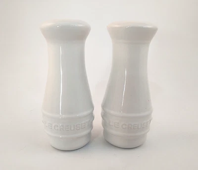 Salero y pimentero Le Creuset blanco 4 3/4" Foto 1 de 4