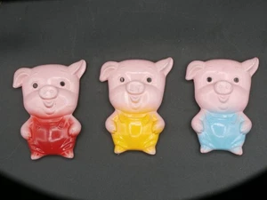 MCM Chalkware DREI KLEINE SCHWEINE Set/3 Miller Studio Wandrelief rot/gelb/blau - Bild 1 von 16