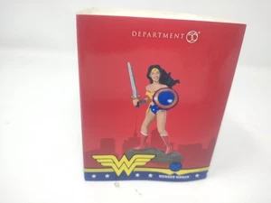 Figura de superhéroe de la aldea del departamento 56 de Wonder Woman 6005633. - Imagen 1 de 17