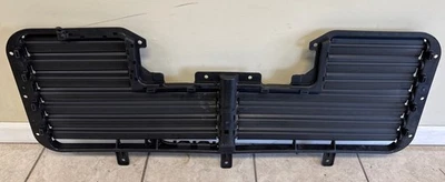 ✅2017-2019 CHEVROLET SILVERADO / GMC SIERRA 1500 ACTIVE GRILLE SHUTTER OEM 57M - Image 1 of 4