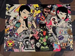 Tokidoki TKDK Banner Wandteppich Swtchblade & französisches Mädchen 19 Zoll x 27 Zoll Hardware Inc. ** - Bild 1 von 6