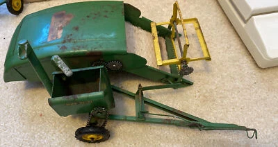VINTAGE ERTL 1/16 FARM TOY JOHN DEERE COMBINE And Auger Puller 1950 - Image 1 of 4