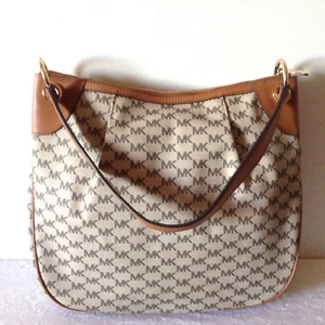 Schultertasche "Michael Kors" in beige/braun Logostruktur veganes Leder. - Bild 1 von 17