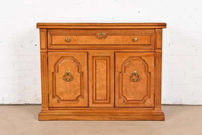 Thomasville Regencia Francesa Luis XVI Nogal Burled Tapa Abatible Servidor Buffet Foto 1 de 4