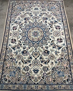 2'9""x4'5"" feiner handgeknüpfter Woll- & Seidenmix Zwergteppich - Flächenteppich - Bild 1 von 10