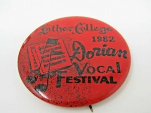 Botón Pin Festival Vocal Dorian Luther College 1982 - Imagen 1 de 5