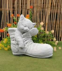 Stone Garden Ornaments - Cat / Kitten in Boot - Outdoor Statue - 19CM HIGH - Picture 1 of 3