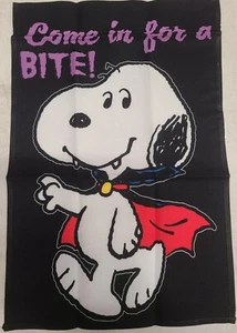 Bandera de jardín Snoopy "Come In a Bite" 12”x 18” - Imagen 1 de 1