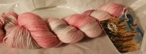 Arcane Fiber Works Garn Fingern Sockengewicht "Rosa Blütenblätter" 100 gr 437 Yards - Bild 1 von 2