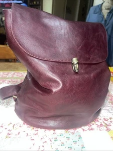 Joy Susan Mini Rucksack Handtasche Bugundy farbig veganes Leder - Bild 1 von 6