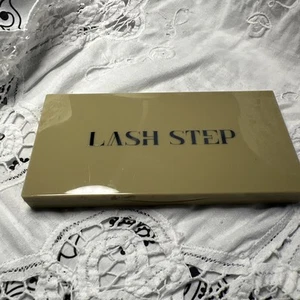 Lash Step Shimmer About You 12 palette di ombretti universali - Foto 1 di 3