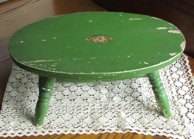 Antiguo taburete ovalado original pintura verde chippy madera maciza 4 patas calcomanía Foto 1 de 4