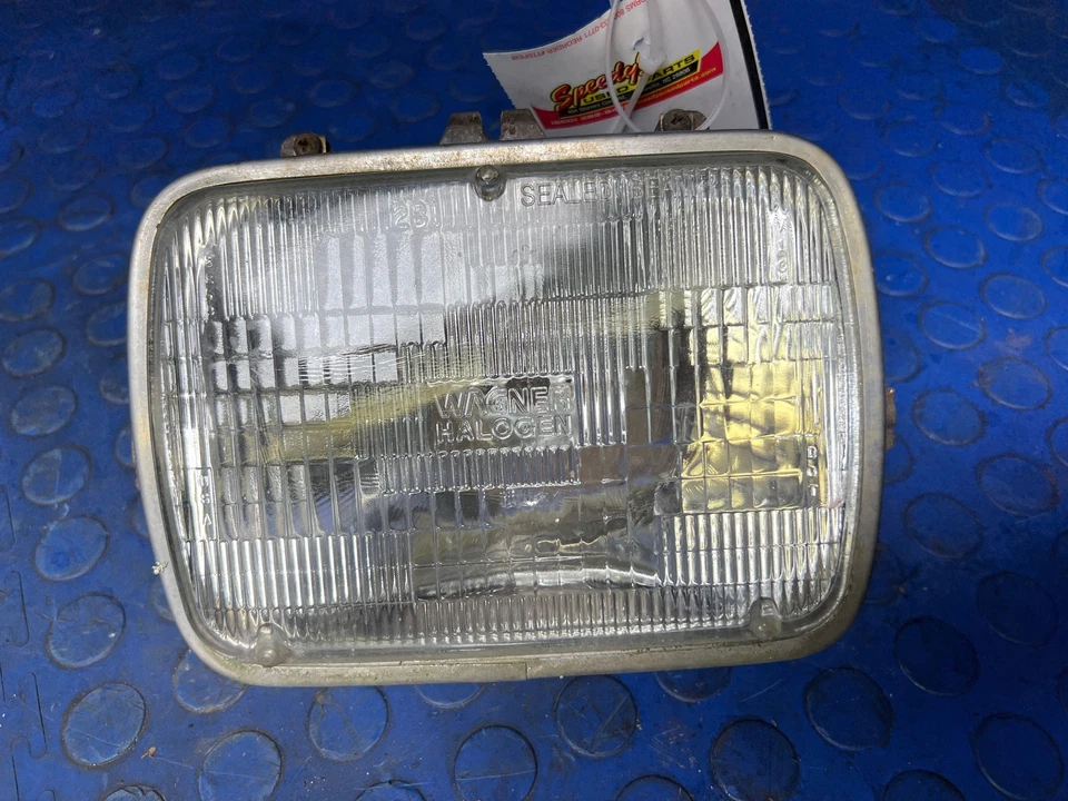 1982 - 1993 Chevy S10 Headlight Assembly LH Driver Side w/o Chrome OEM 16522983 - Image 1 of 2