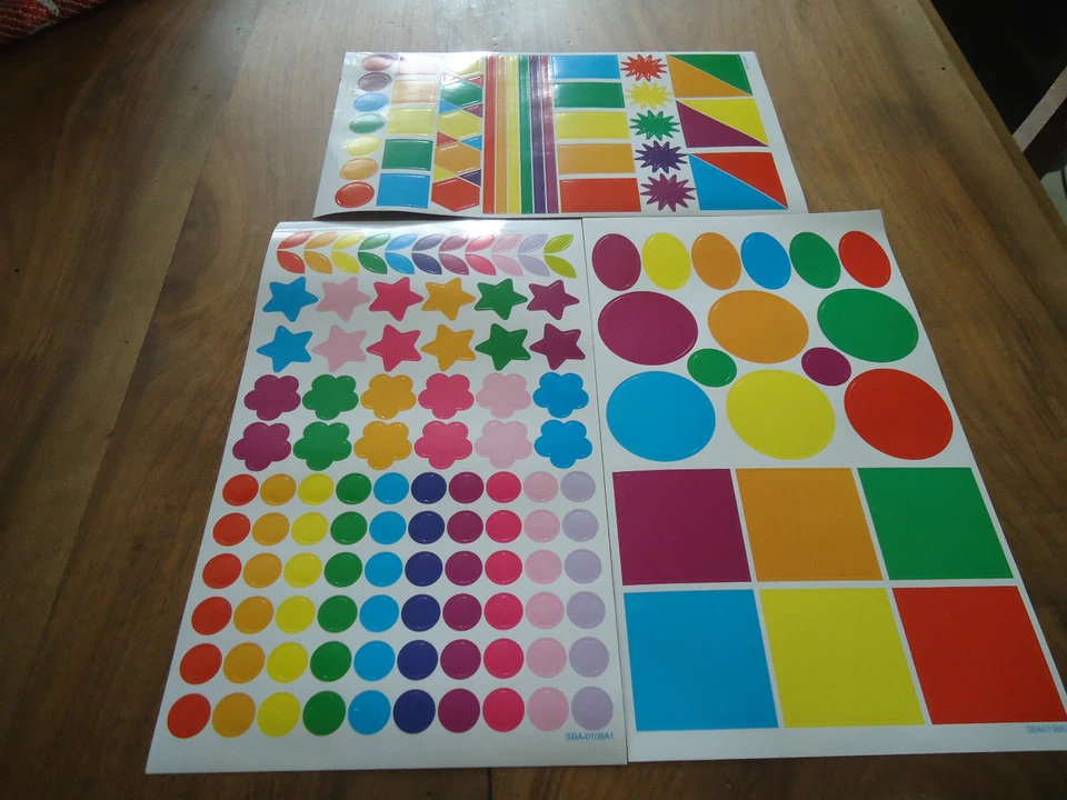 LOT DE 3 FEUILLES DE GOMETTES - GEOMETRIQUES