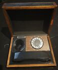 Téléphone rotatif vintage GE Executive milieu du siècle dans une belle boîte en bois années 1970