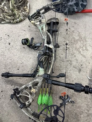 Arco compuesto personalizado Hoyt RX-3 mano derecha 73 lb dibujo 28,5 pulgadas peso de dibujo Foto 1 de 4