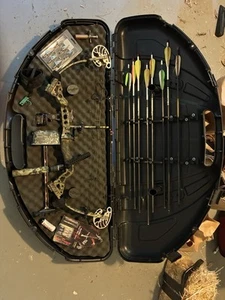 Used Bowtech Tomkat Compound Bow 50-70# 27in Right-Handed Draw With Accessories - Picture 1 of 6