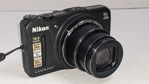 Nikon COOLPIX S9700 16,0-MP-Digitalkamera – schwarzer Akku - Bild 1 von 8
