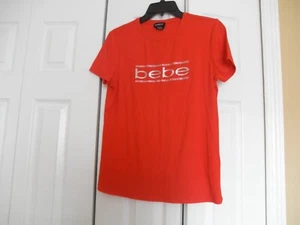 Neu ohne Etikett~Damen~BEBE~ROT~LOGO~STRETCH~VISKOSE/ELADTISCH~KURZARM~SHIRT Gr. M~süß~ - Bild 1 von 7
