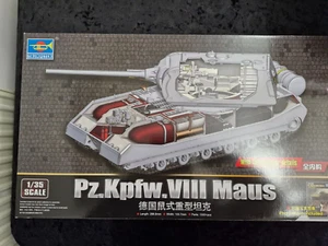 Trumpeter 1/35 scale Pz.Kpfw.VIII Maus tank model kit - Picture 1 of 6