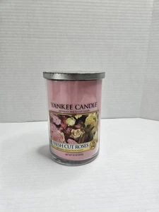 Yankee Candle Fresh Cut Roses 22 oz 2 Wick Pink Tumbler Glass Jar Lid Round - Picture 1 of 7