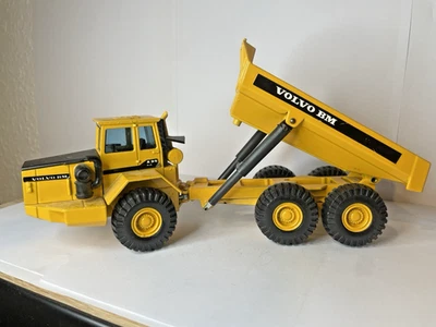 Volquete articulado Joal Volvo BM A 35 238 amarillo 1:50 sin embalaje original - Imagen 1 de 4