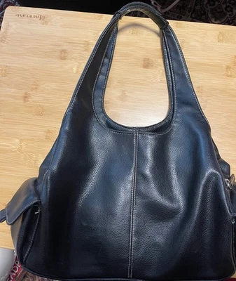 Bolso de hombro negro St. John's Bay de colección con compartimento con cremallera Foto 1 de 4