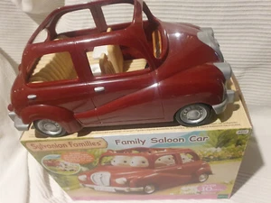 Coche salón familiar Sylvanian Families con juego de picnic en caja 4611 - Imagen 1 de 4