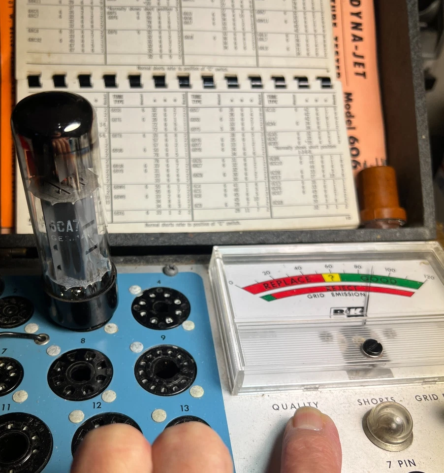 Mullard / Dynaco EL-34 single O getter código de ácido Xf2 Blackburn Reino Unido probado fuerte. Foto 1 de 4