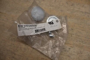 WIEGMANN 1/2" HUBBELL WAS050SS HOLE SEAL C0187 - NEW - Picture 1 of 3