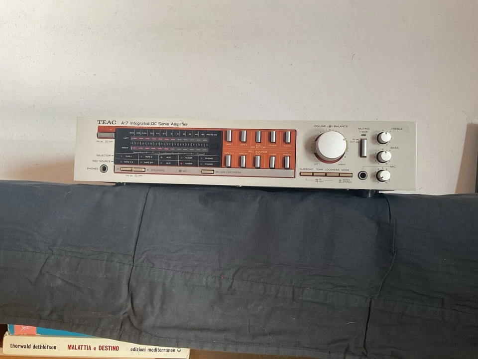 Amplificatore TEAC A7 Da Sistemare - Immagine 1 di 4