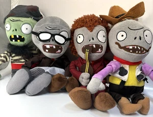 4 peluche Plants vs Zombies PvZ - pirata, giornale, chitarra, cowboy 30 cm/12 pollici - Foto 1 di 9