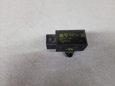 2004-2007 VOLKSWAGEN TOUAREG FRONT LEFT OR RIGHT HEATED SEAT CONTROL MODULE OEM - Image 1 of 2