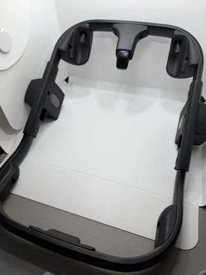 Adaptador de anillo de asiento de coche Nuna Pipa para cochecito de cultivo Nuna Demi Foto 1 de 2