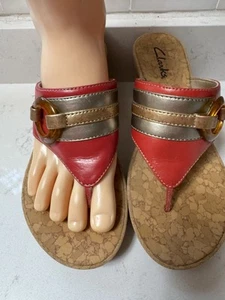 Diapositivas de corcho con plataforma roja/dorada artesanal Clark’s talla 6 ¡USADAS UNA VEZ! - Imagen 1 de 9