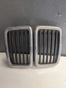 BMW 533i 535i 528 E28 Front Center Hood Grille Fits 82 83 84 85 86 87 88 - Picture 1 of 3