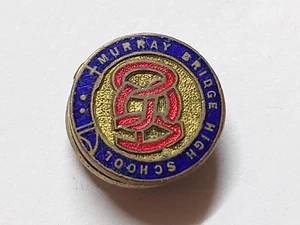 SMALL MURRAY BRIDGE HIGH SCHOOL BADGE / PIN STOKES & SONS - Picture 1 of 2