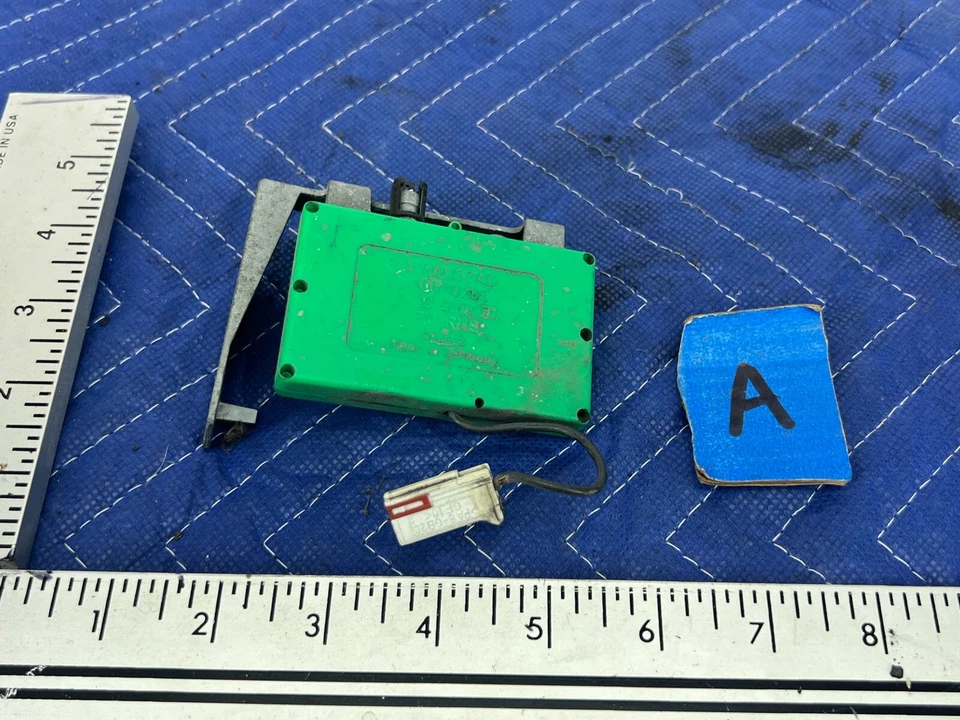 Amplificador de antena de señal de radio Volvo S60R V70R 2005-2007 30679286 OEM #1338EM Foto 1 de 4