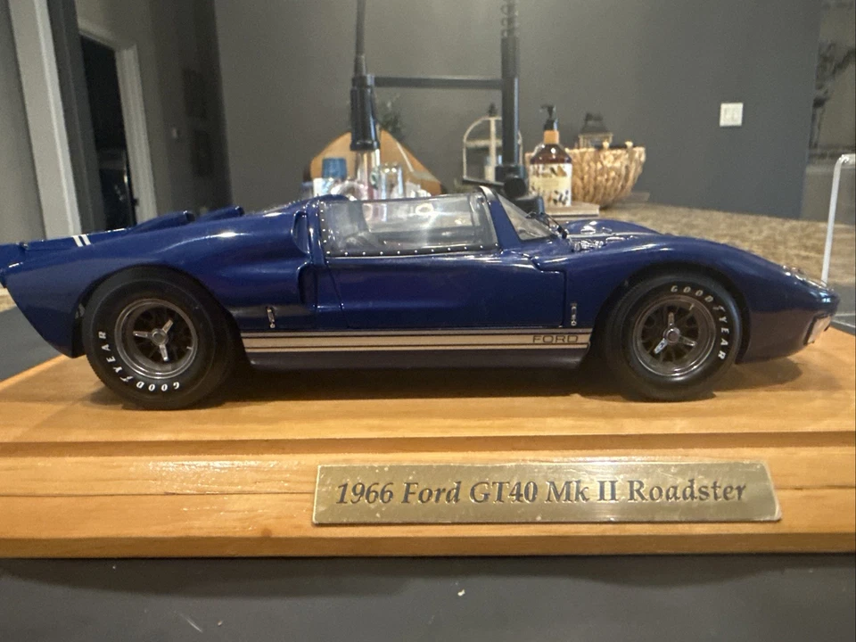 Exoto / Danbury 1966 Ford GT40 Roadster 1:18 & Display in Original Packaging - Image 1 of 4
