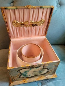 Antiguo tocador victoriano rosa forrado de seda con cuello de celuloide puño joyería - Imagen 1 de 14