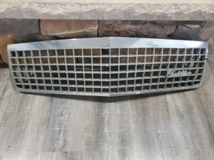 Cadillac SDV 1989-1990 tracción delantera Fleetwood Grill OEM PN#25531908 - Imagen 1 de 4